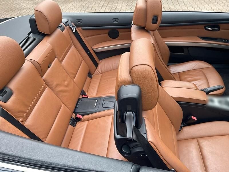 Gebraucht BMW 320 Cabriolet 184 PS (135 kW) 2011 Schwarz Cabrio