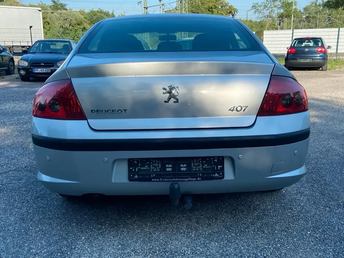 Gebraucht Peugeot 407 125 PS (91 kW) 2008 Grau Limousine