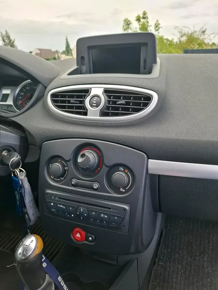 Gebraucht Renault Clio III 75 PS (55 kW) 2011 Schwarz Kleinwagen
