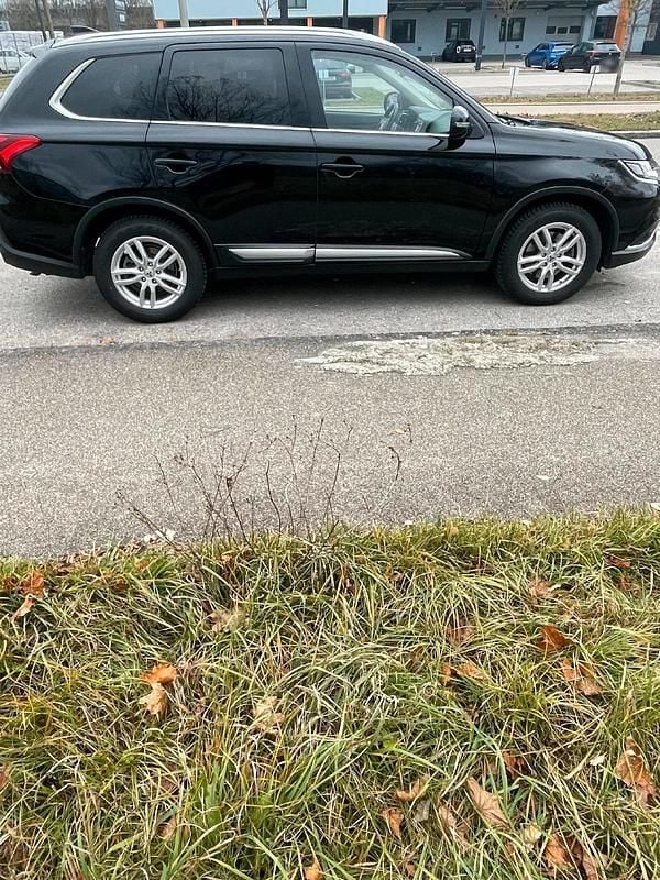 Gebraucht Mitsubishi Outlander 150 PS (110 kW) 2019 Schwarz SUV