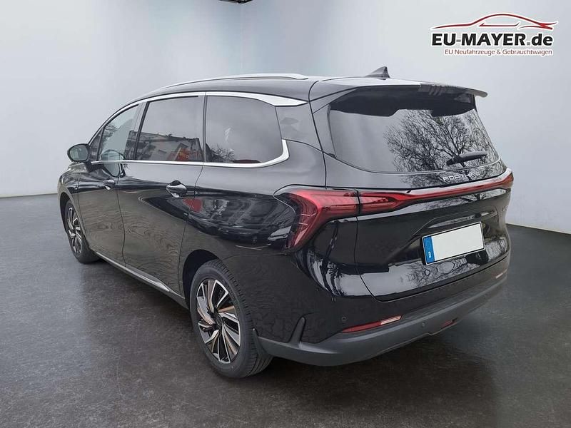 Neu Forthing Yacht/4 U-Tour 177 PS (130 kW) 2026 Waehlbar Van / Kleinbus