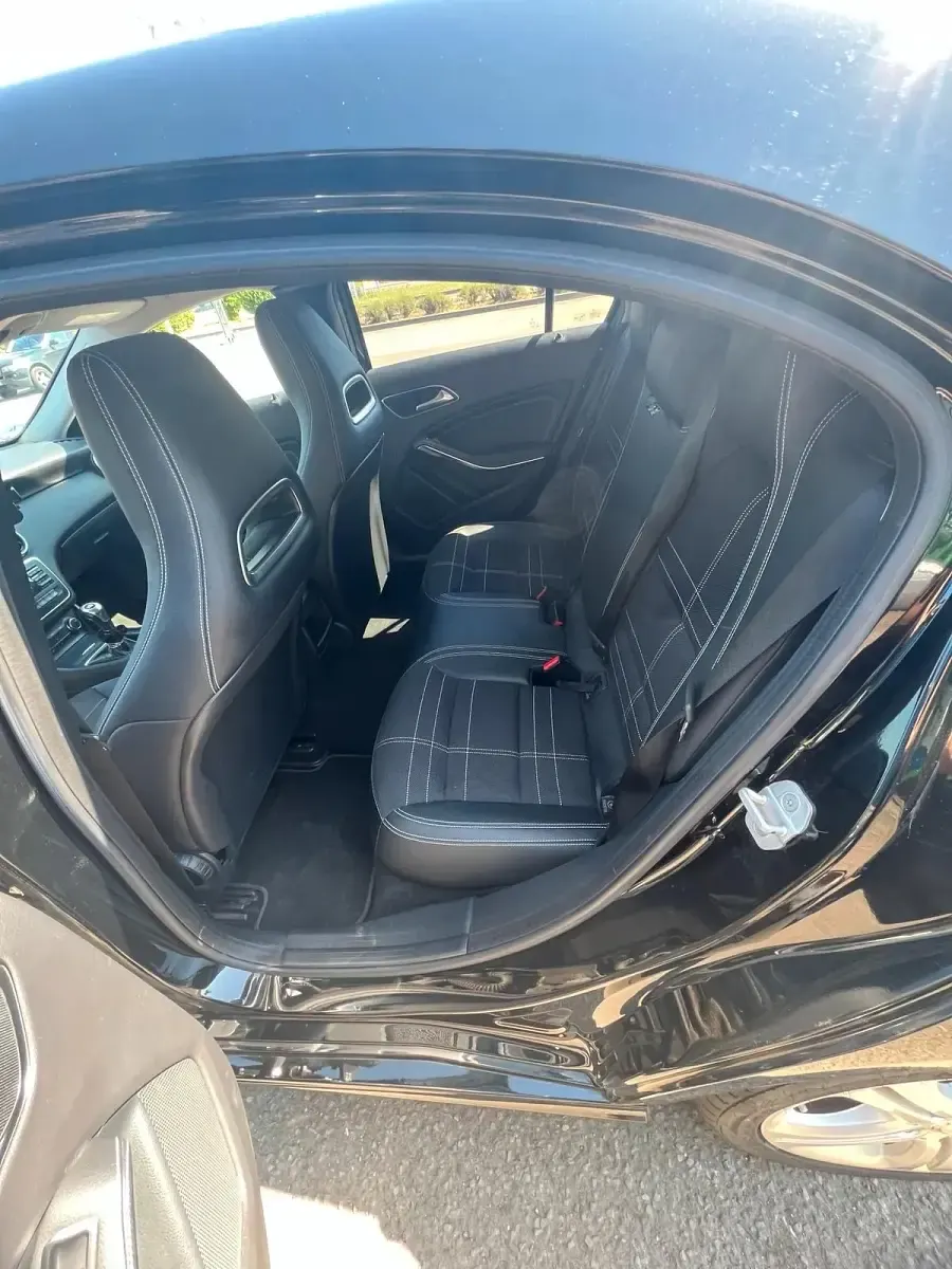 Gebraucht Mercedes A180 122 PS (89 kW) 2015 Schwarz Kleinwagen