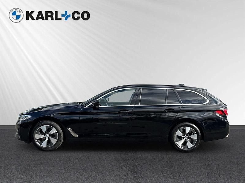 Schwarz Gebraucht 2021 BMW 520 Sport Line Kombi | 29.898 € (Fairer Preis) - Bild 1/4