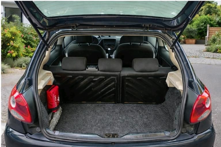 Gebraucht Peugeot 206 60 PS (44 kW) 2011 Schwarz Kleinwagen