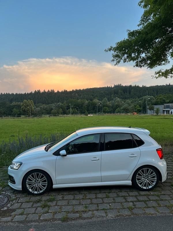 Gebraucht VW Polo R-line 90 PS (66 kW) 2016 Weiß Kleinwagen