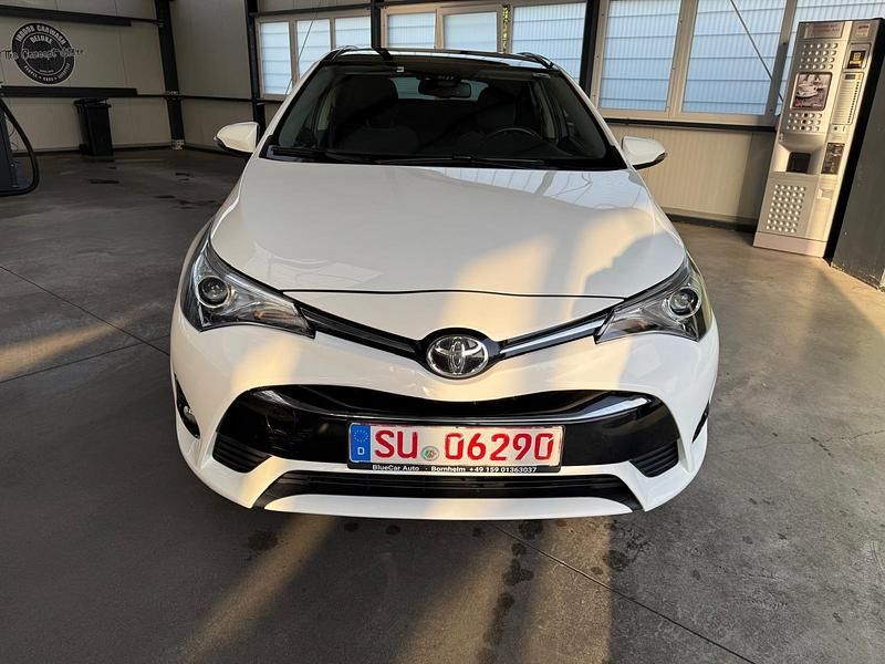 Weiß Gebraucht 2015 Toyota Avensis Business Edition Kombi | 11.250 € (Guter Preis) - Bild 1/4