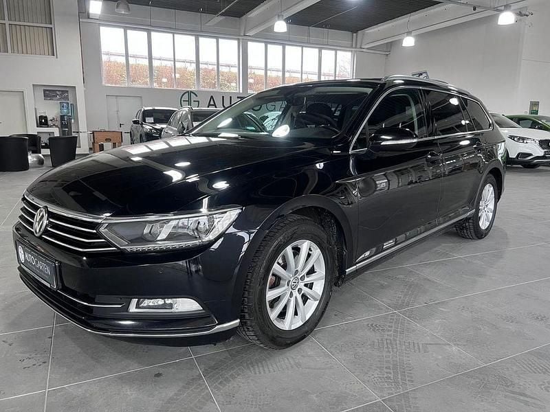 Deep black perleffekt (metallic) Gebraucht 2015 VW Passat Highline Kombi | 11.450 € (Guter Preis) - Bild 1/4