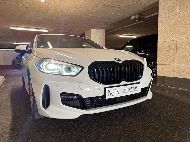 Weiß Gebraucht 2021 BMW 120 M Sport Kleinwagen | 25.400 € (Etwas zu teuer) - Bild 1/4