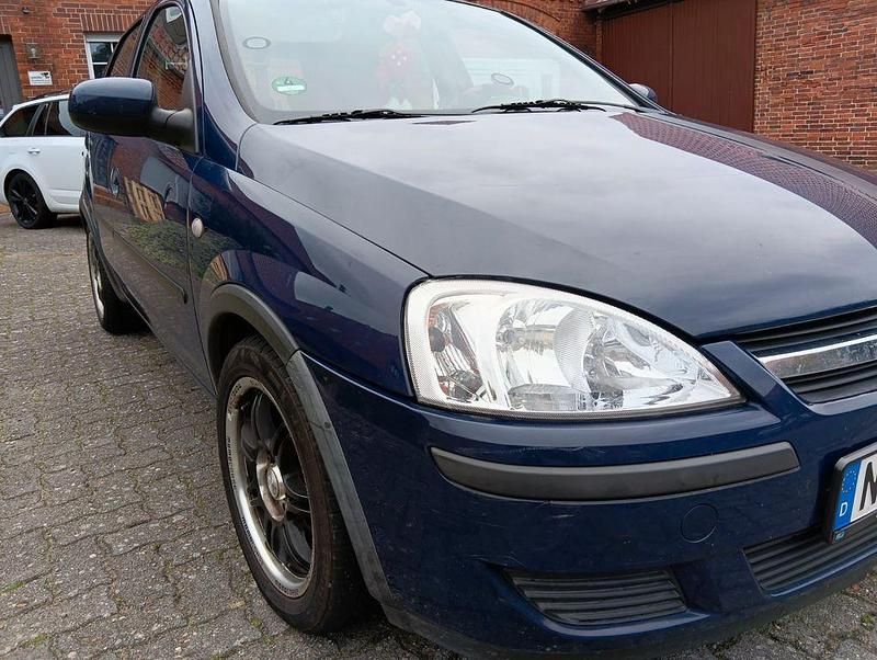 Blau Gebraucht 2004 Opel Corsa Limousine | 900 € (Fairer Preis) - Bild 1/4