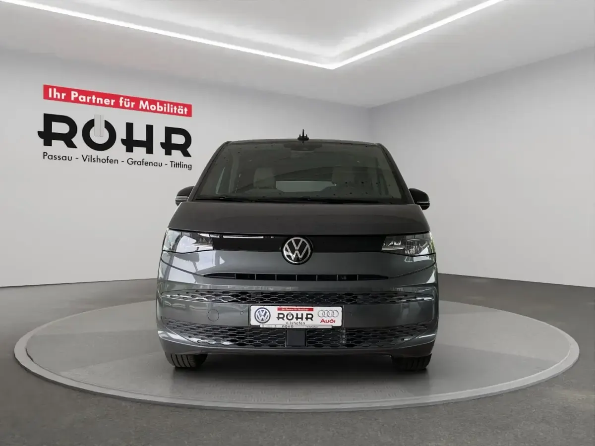 Gebraucht VW Multivan Basis 150 PS (110 kW) 2025 Indiumgrau metallic Van / Kleinbus