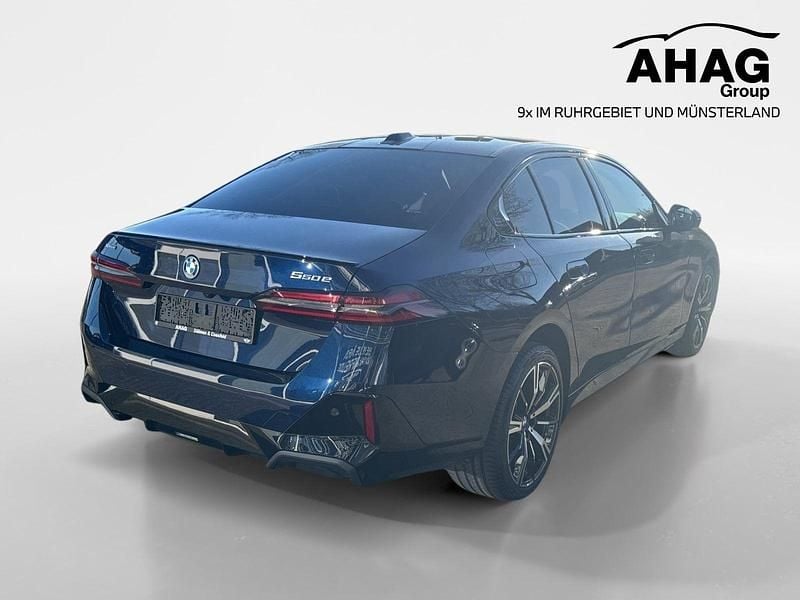 Neu BMW 550e Comfort Edition 489 PS (359 kW) 2026 Braun Limousine