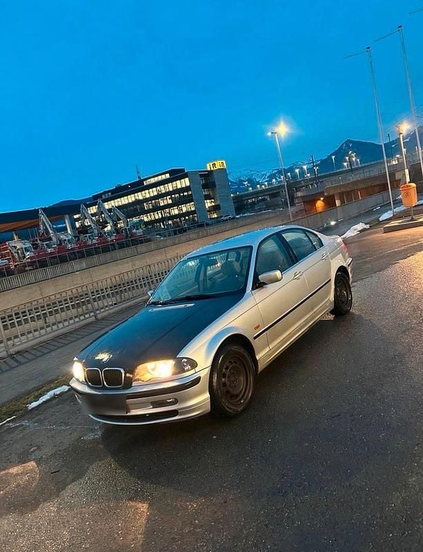 Gebraucht BMW 323 170 PS (125 kW) 1999 Silber Limousine