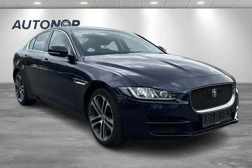 Gebraucht Jaguar XE Portfolio 179 PS (131 kW) 2017 Blau Limousine