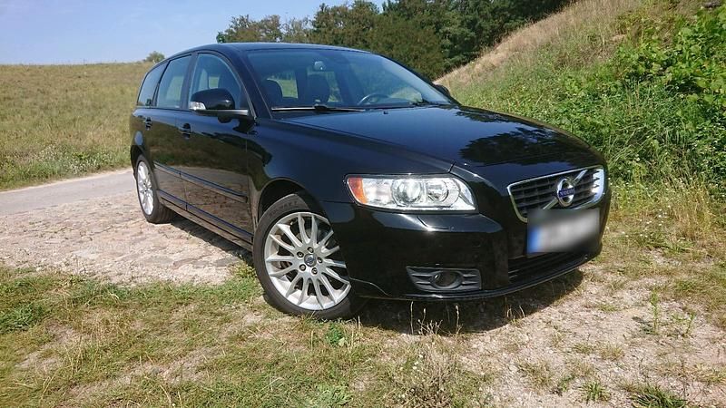 Schwarz Gebraucht 2010 Volvo V50 Summum Kombi | 6.500 € (Fairer Preis) - Bild 1/4