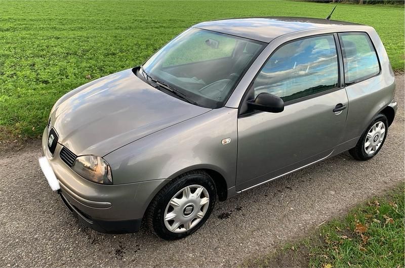 Grau Gebraucht 2004 Seat Arosa Kleinwagen | 990 € (Fairer Preis) - Bild 1/4
