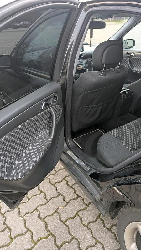 Gebraucht Mercedes C180 154 PS (113 kW) 2003 Schwarz Limousine