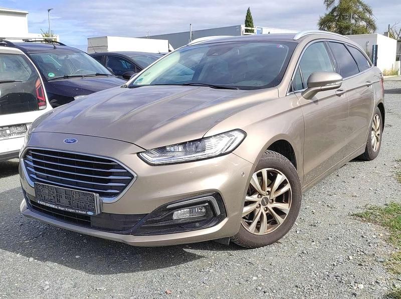 Gebraucht Ford Mondeo Titanium 150 PS (110 kW) 2019 Diffused silver Kombi