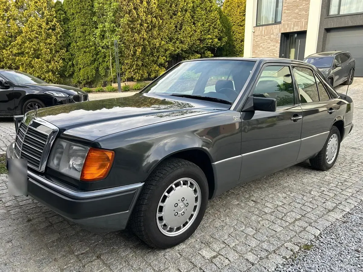 Używany Mercedes E300 1990 Szary Sedan/Limuzyna