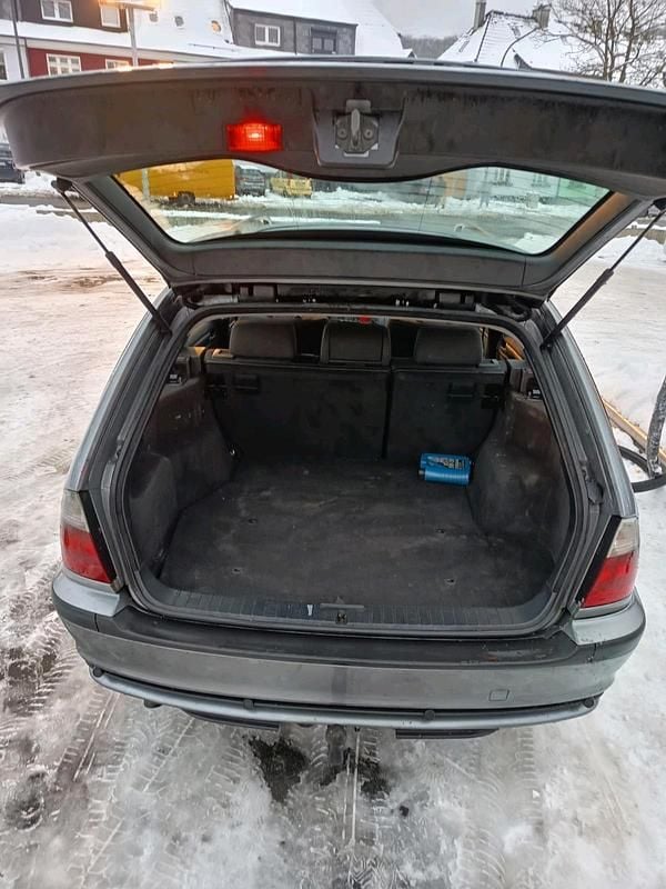 Gebraucht BMW 320 150 PS (110 kW) 2004 Grau Kombi