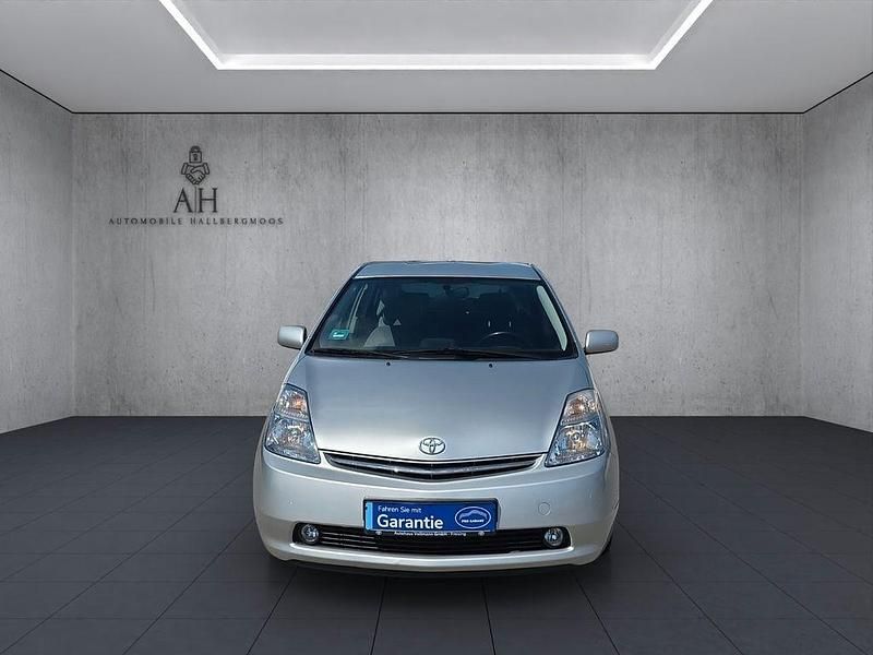 Second-hand Toyota Prius Sol 77 CP (56 kW) 2010 Argintiu Hatchback