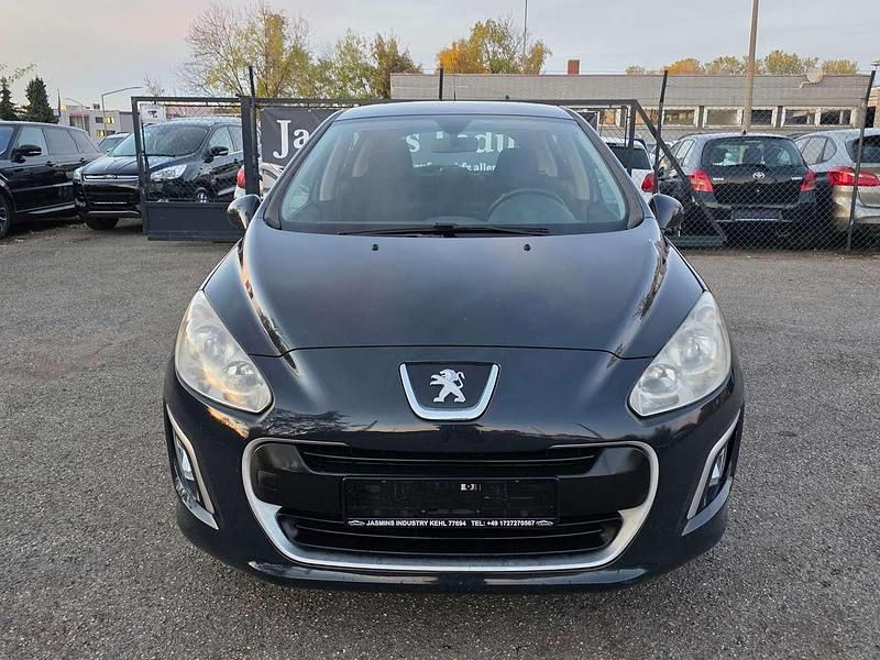 Gebraucht Peugeot 308 Active 111 PS (81 kW) 2012 Blau Limousine