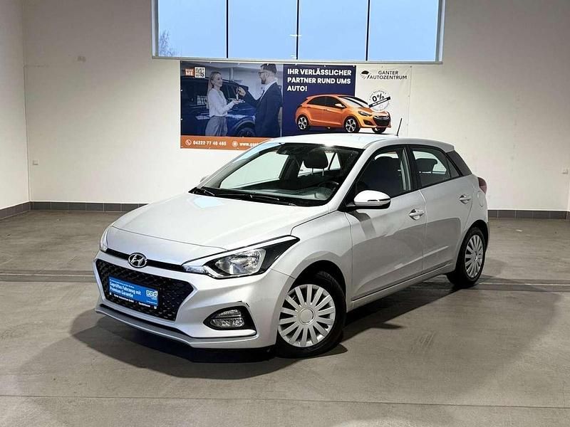 Silber Gebraucht 2019 Hyundai i20 Trend Kleinwagen | 13.490 € (Fairer Preis) - Bild 1/3