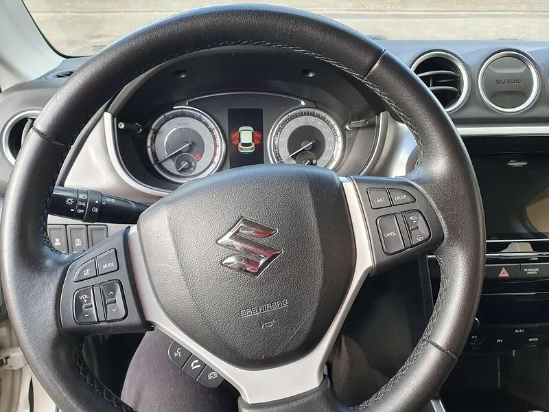 Gebraucht Suzuki Vitara Comfort 111 PS (81 kW) 2018 Andere farben SUV