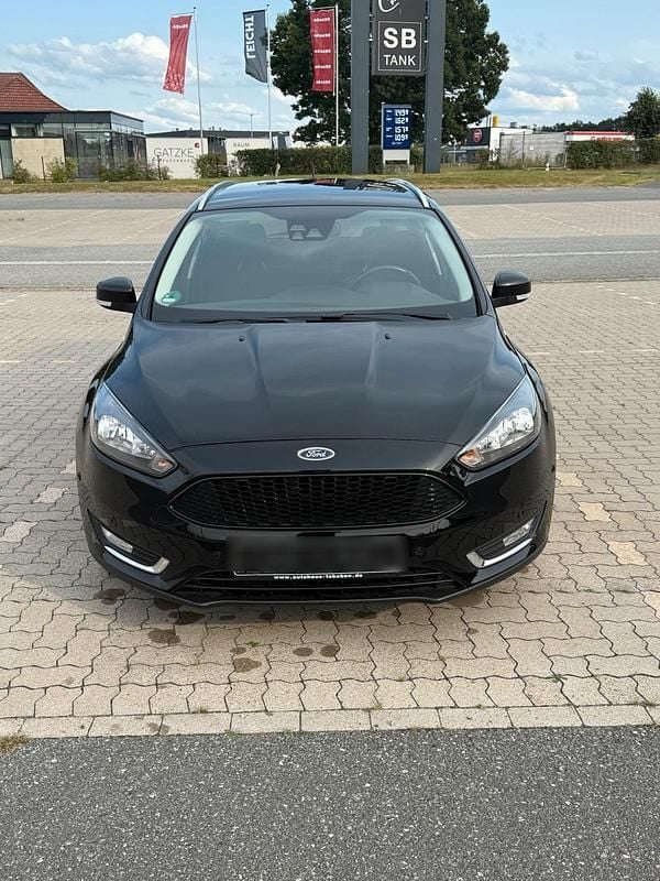 Schwarz Gebraucht 2018 Ford Focus ST-Line Kombi | 7.000 € - Bild 1/4