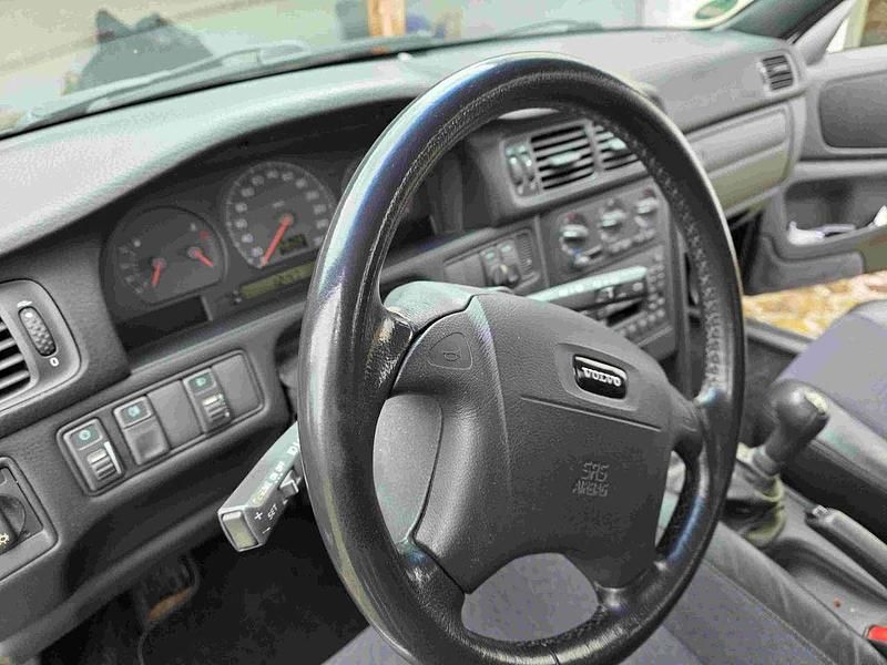 Gebraucht Volvo V70 144 PS (105 kW) 1998 Schwarz Kombi