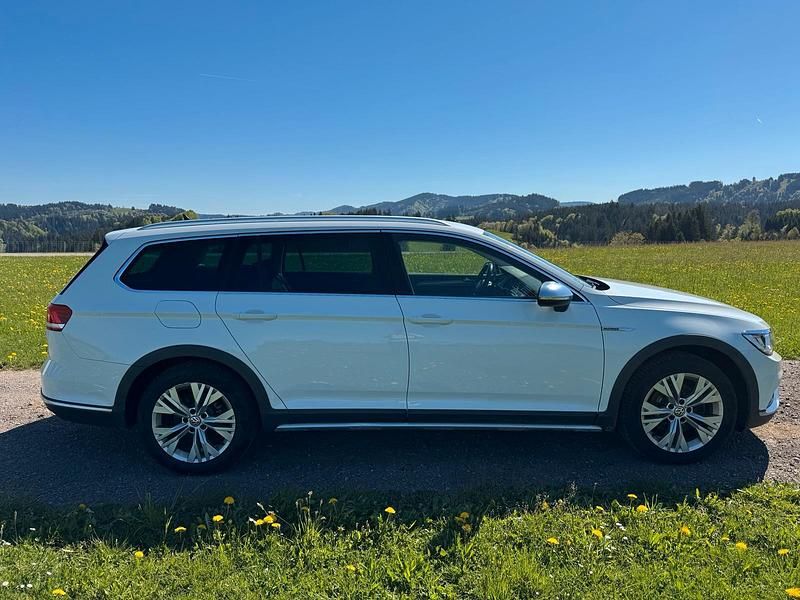 Gebraucht VW Passat Alltrack 190 PS (139 kW) 2016 Weiß Kombi