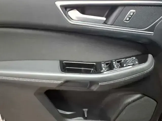 Käytetty Ford S-MAX Titanium 190 HP (139 kW) 2021 Musta Tila-auto