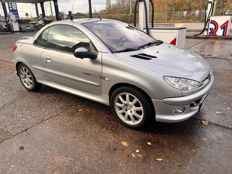 Gebraucht Peugeot 206 CC 143 PS (105 kW) 2004 Silber Cabrio