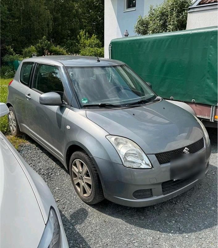 Silber Gebraucht 2005 Suzuki Swift Kleinwagen | 650 € (Superpreis) - Bild 1/4
