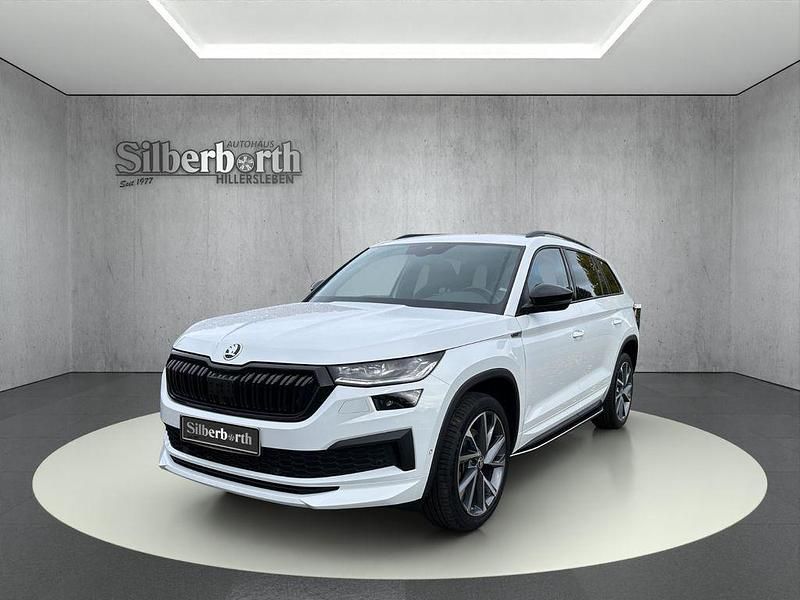 Weiß Gebraucht 2023 Skoda Kodiaq SportLine SUV | 42.790 € (Teuer) - Bild 1/4