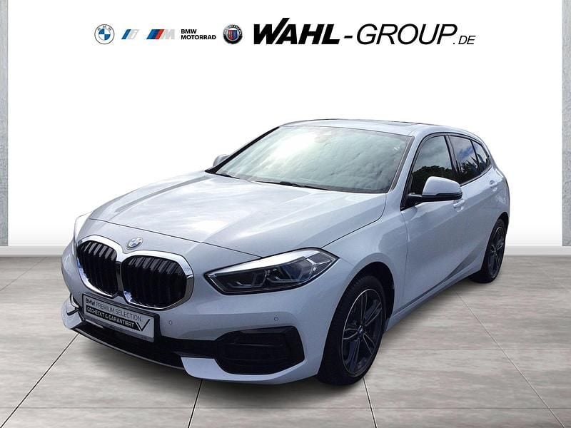 Weiß Gebraucht 2022 BMW 118 Sport Line Kleinwagen | 23.290 € (Fairer Preis) - Bild 1/4
