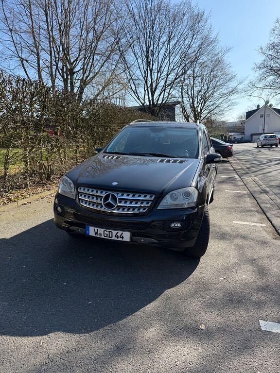 Gebraucht Mercedes ML280 190 PS (139 kW) 2008 Schwarz SUV