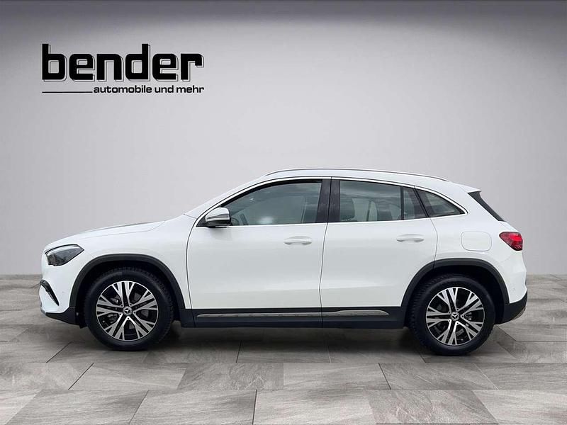 Gebraucht Mercedes GLA200 Progressive 163 PS (119 kW) 2023 Polarweiss SUV
