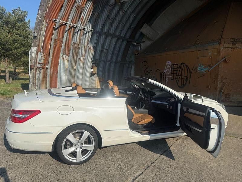 Gebraucht Mercedes E350 Avantgarde 292 PS (214 kW) 2010 Weiß Cabrio