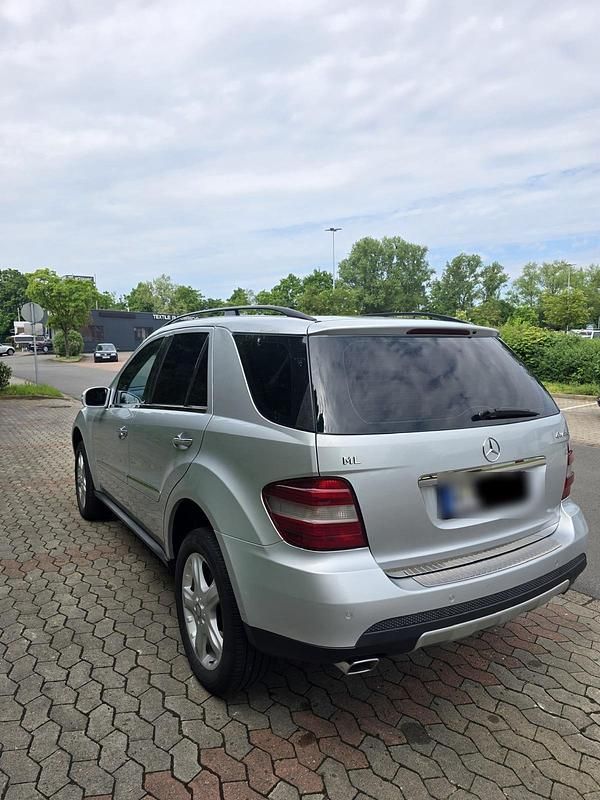 Silber Gebraucht 2008 Mercedes ML320 SUV | 8.500 € (Fairer Preis) - Bild 1/4
