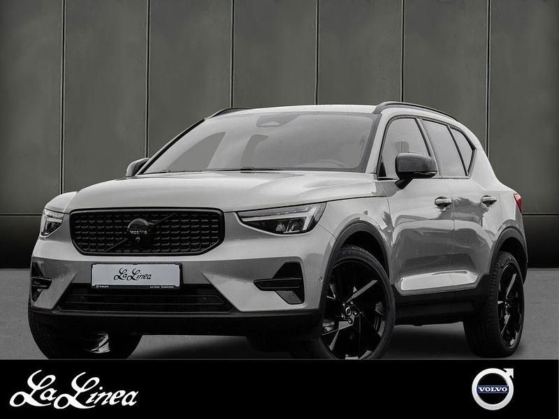 Neu Volvo XC40 Plus 163 PS (119 kW) 2026 Grau SUV