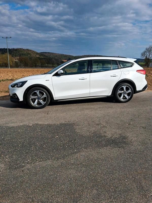 Gebraucht Ford Focus Active 120 PS (88 kW) 2020 Weiß Kombi