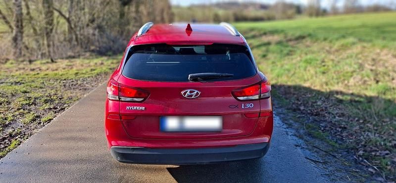Gebraucht Hyundai i30 Trend 99 PS (72 kW) 2018 Rot Kombi