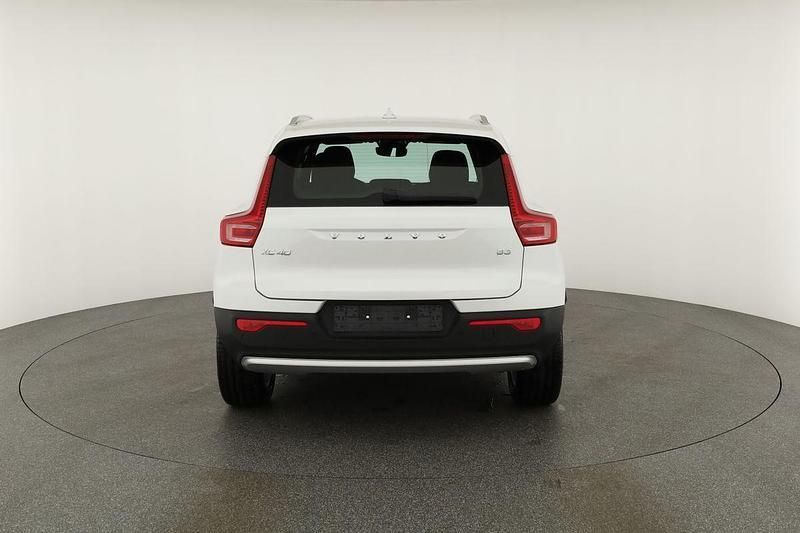 Crystal white perlglanzeffekt Neu 2025 Volvo XC40 Core SUV | 37.995 € (Superpreis) - Bild 1/4