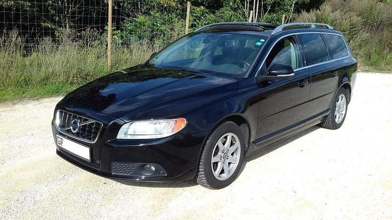 Schwarz Gebraucht 2012 Volvo V70 Kombi | 9.200 € - Bild 1/4