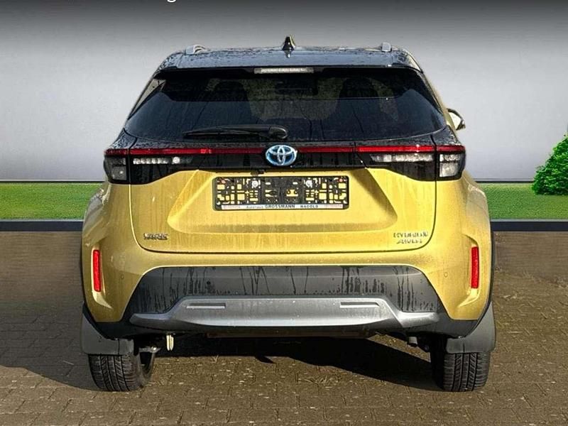 Gebraucht Toyota Yaris Cross 116 PS (85 kW) 2022 Brass gold met.(5c2)/ black SUV