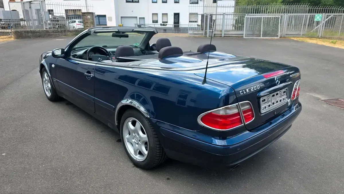 Gebraucht Mercedes CLK200 136 PS (100 kW) 1999 Blau Cabrio