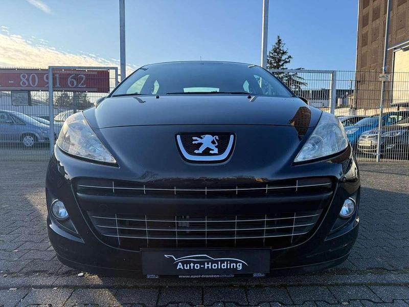 Gebraucht Peugeot 207 Forever 95 PS (69 kW) 2012 Schwarz Limousine