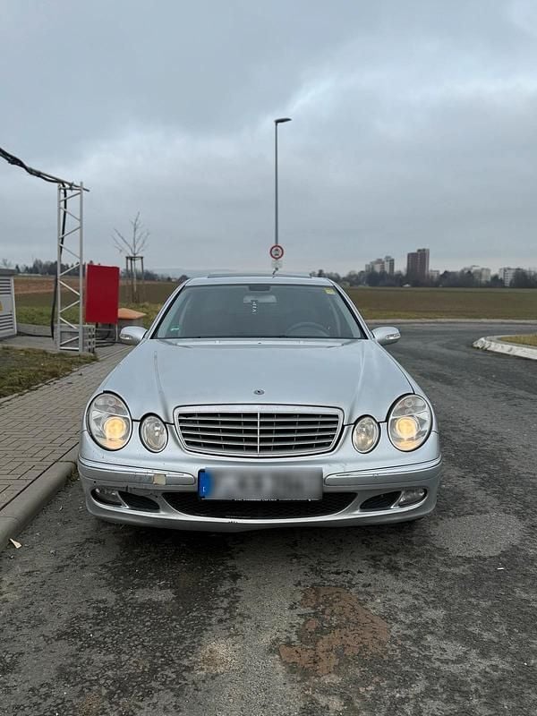 Silber Gebraucht 2006 Mercedes E220 Limousine | 3.350 € (Guter Preis) - Bild 1/4