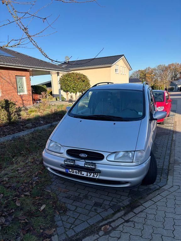Gebraucht Ford Galaxy Trend 145 PS (106 kW) 1999 Silber Van / Kleinbus