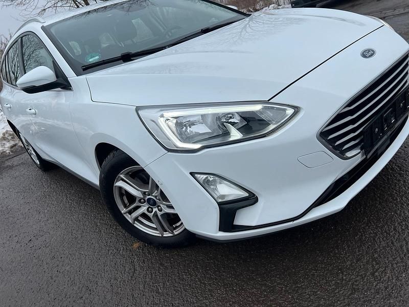 Gebraucht Ford Focus Cool & Connect 95 PS (69 kW) 2019 Weiß Kombi